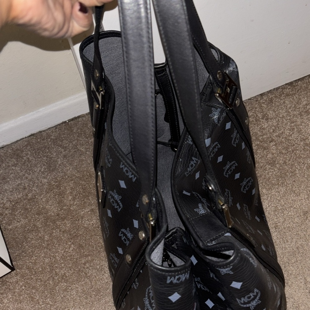 Authentic (Pre-Loved) MCM X-Large Tote Bag - Picture 11 of 12